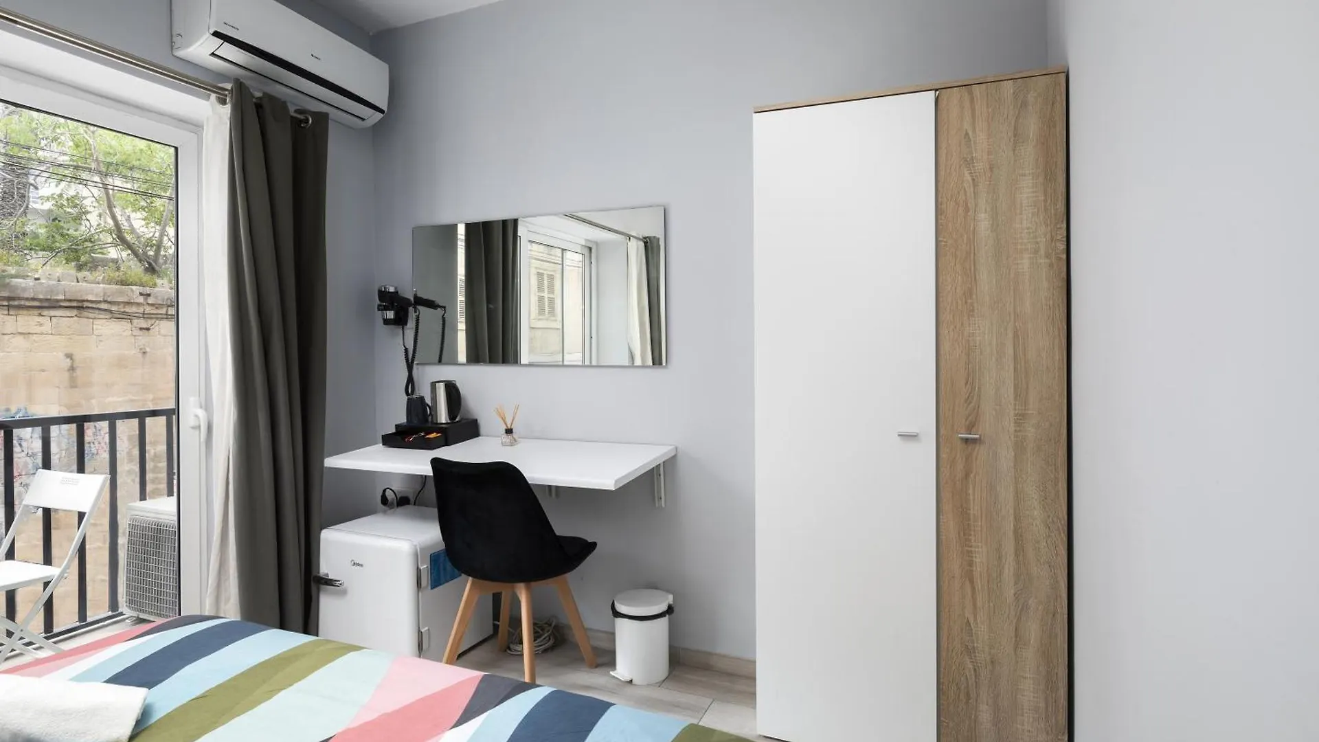 Modern Ensuite Rooms In Shared Apartment Near Balluta Bay Sliema Gzira Saint Julian's ホームステイ